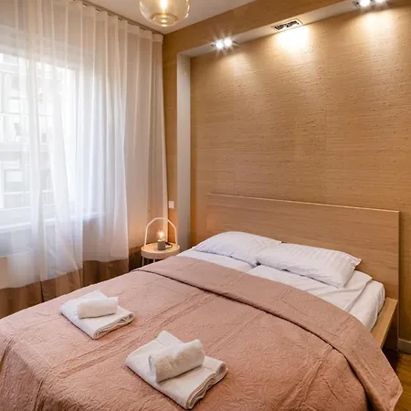 Old Loft Interior Style With 2 Bedrooms 리가