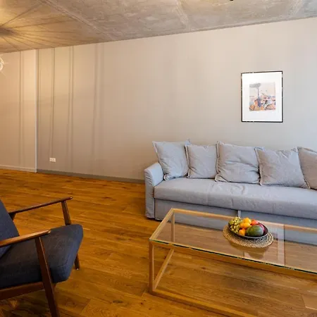 Old Loft Interior Style With 2 Bedrooms شقة *