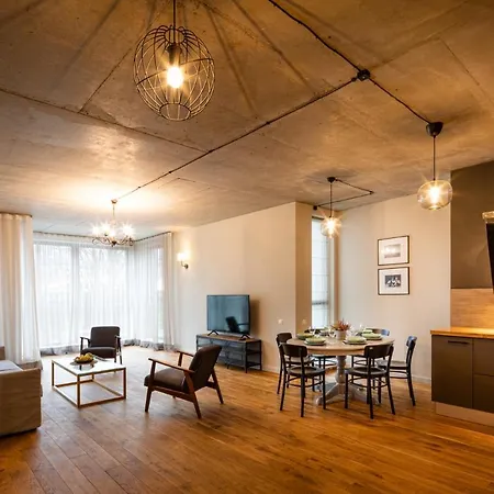 아파트 Old Loft Interior Style With 2 Bedrooms
