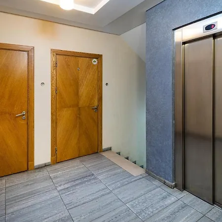 Old Loft Interior Style With 2 Bedrooms ريغا